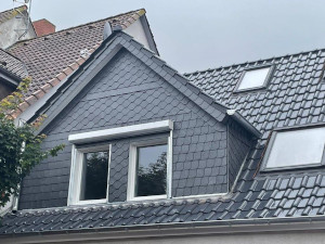 Gaubenverkleidung mit Naturschiefer 20x20