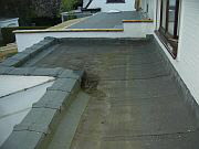 Bedachung vor der Sanierung mit innenliegender Entw&auml;sserung